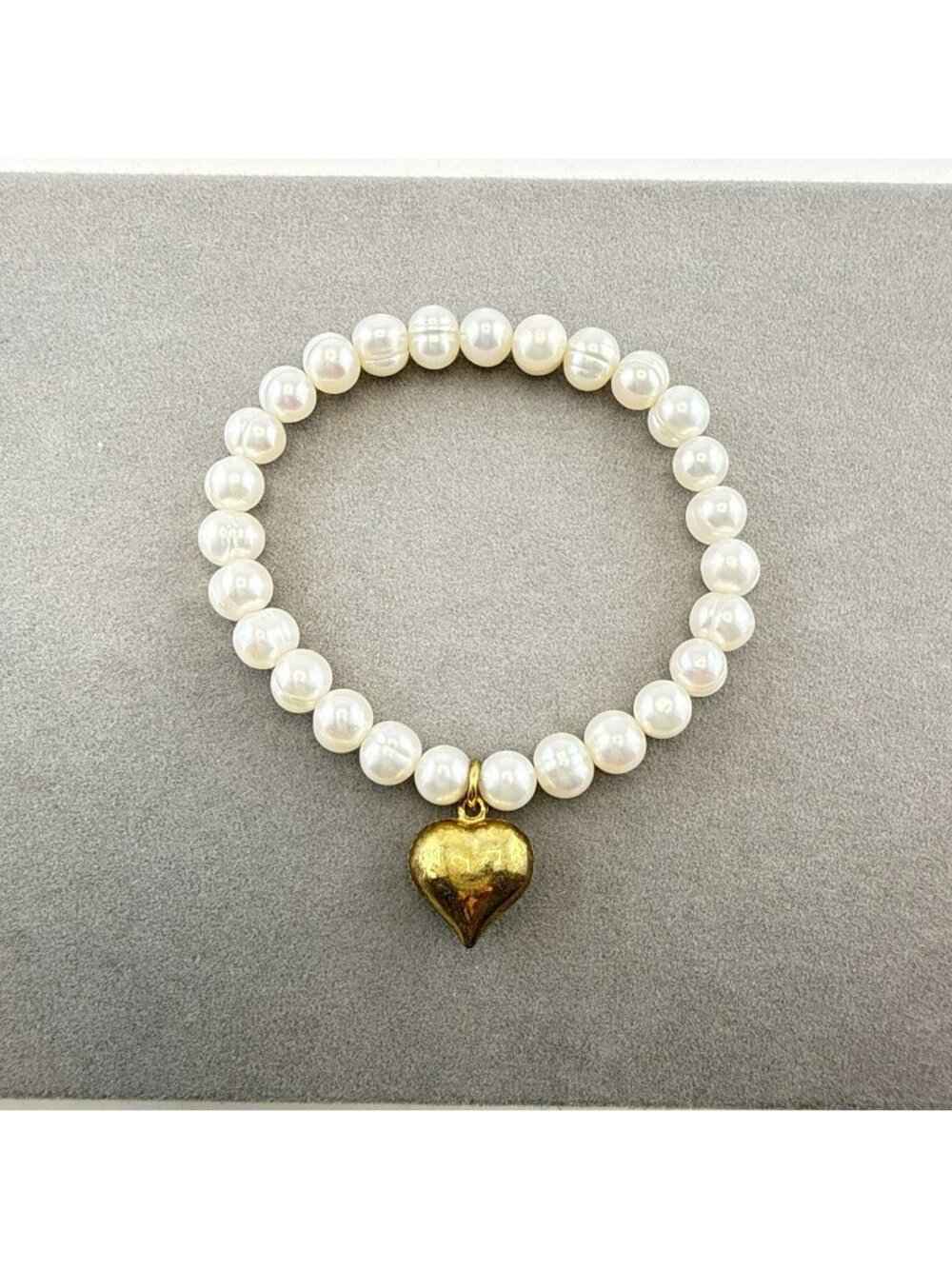 Honora Pearl Bracelet Heart Charm Stretch White Ivory 8.3 mm Classic Gold Tone